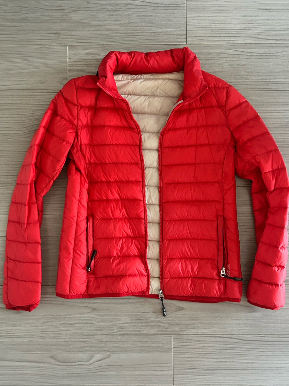 Tumi Women's Bright Red Quilted Puffer Jacket